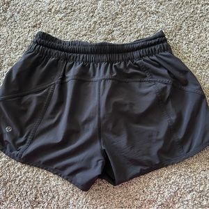 Lululemon Low Rise Tracker Lined Shorts - Size 8 - Black